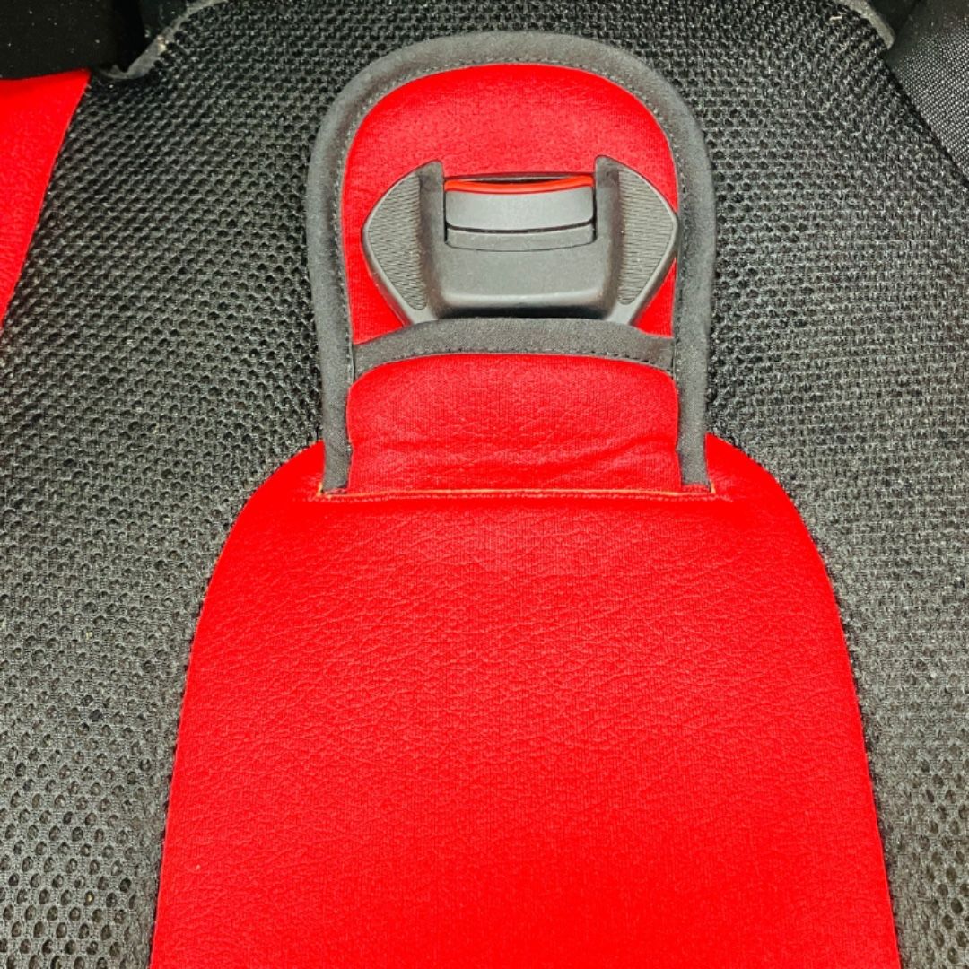 チャイルドシート 赤×黒