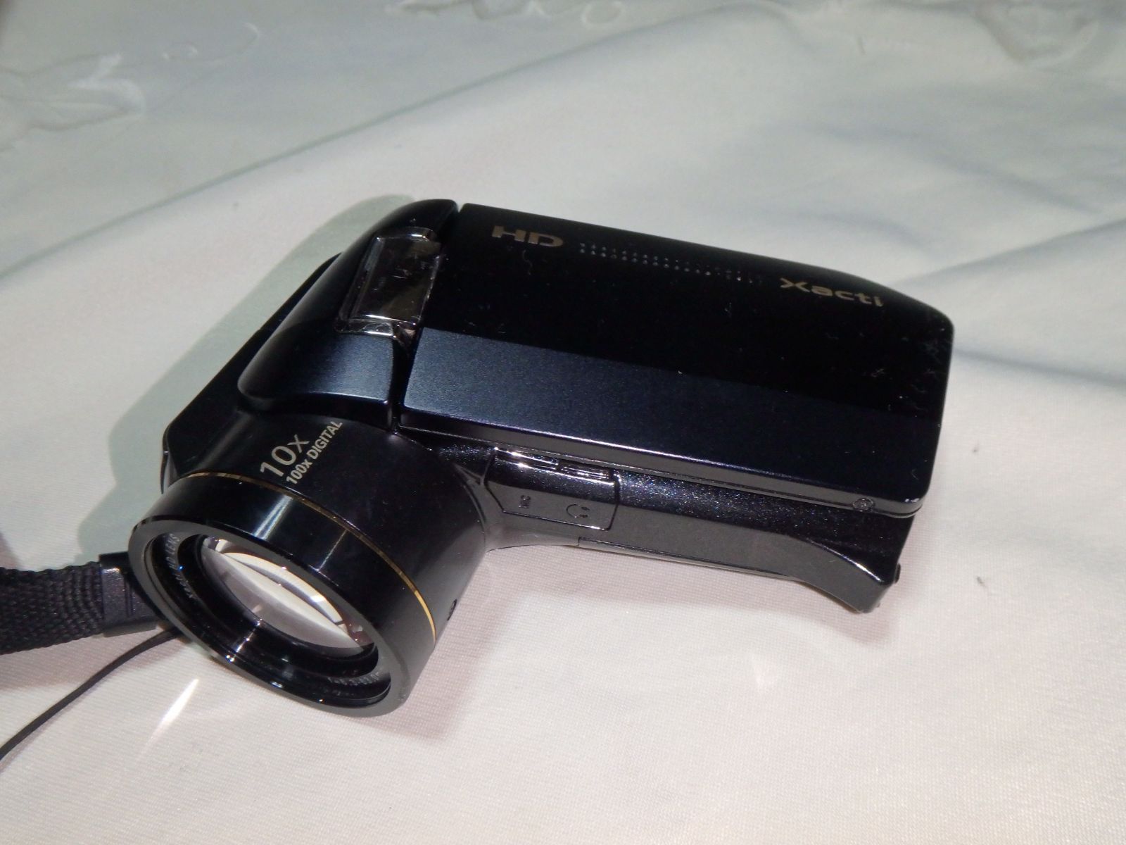 サンヨー xacti ビデオカメラ DMX-HD1010 - メルカリ