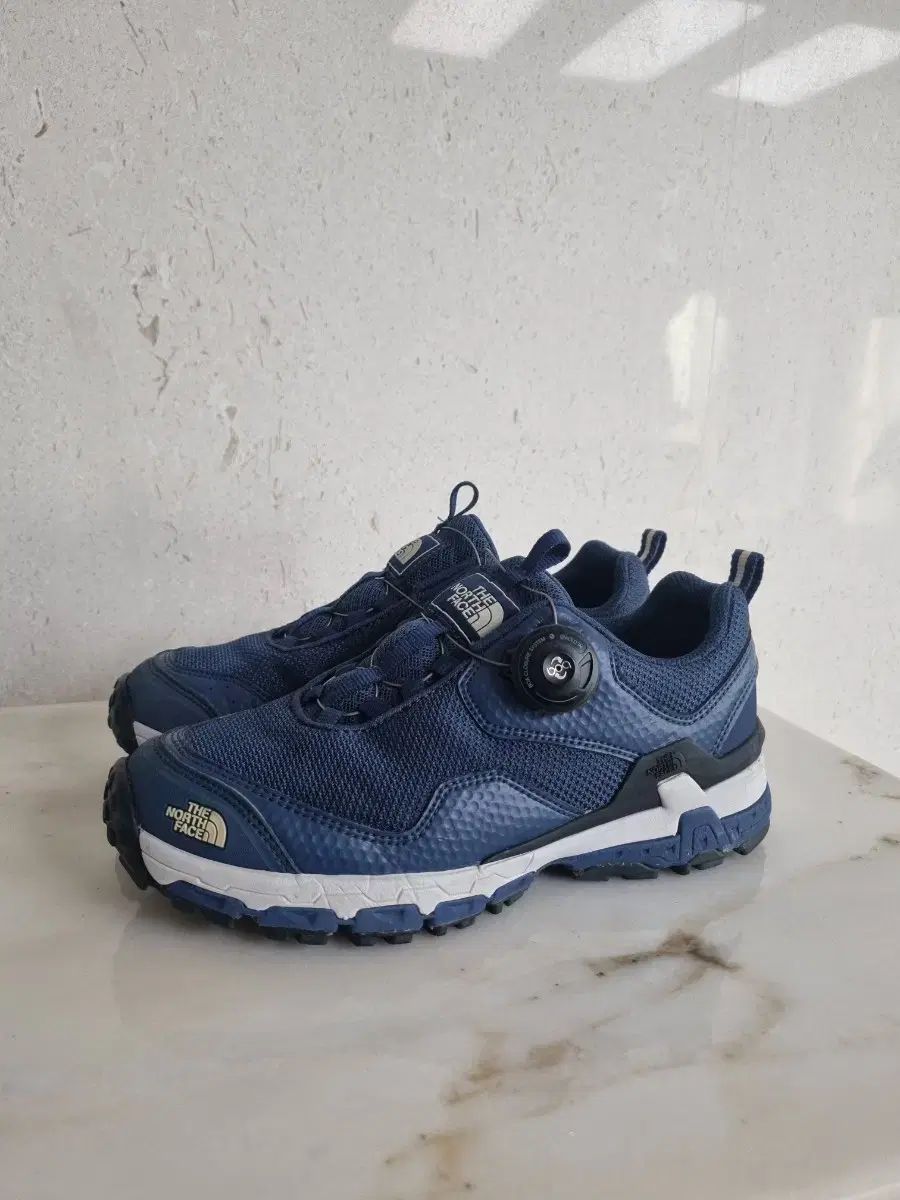 定価170 000円 状態良し THE NORTH FACE ザノースフェイス ハイキング トレッキングシューズ 登山靴 235