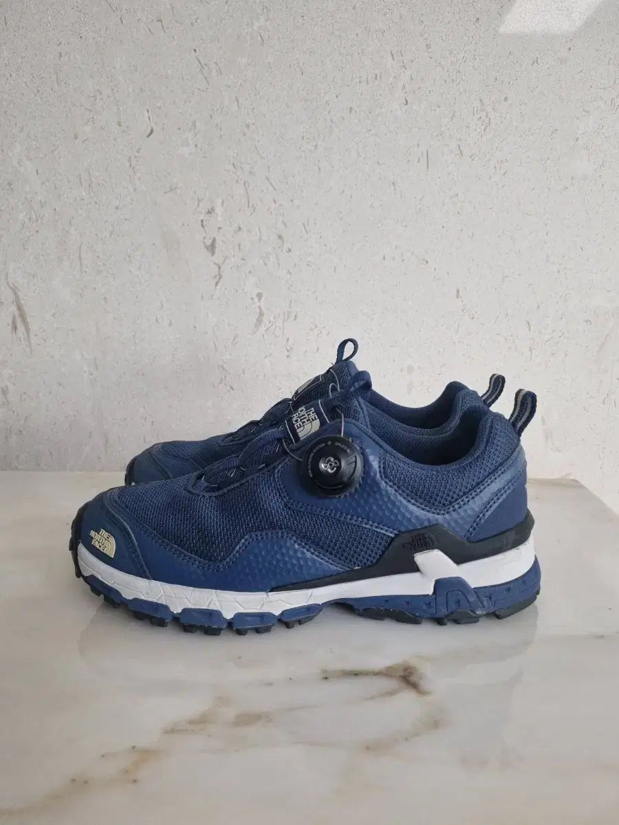 定価170 000円 状態良し THE NORTH FACE ザノースフェイス ハイキング トレッキングシューズ 登山靴 235