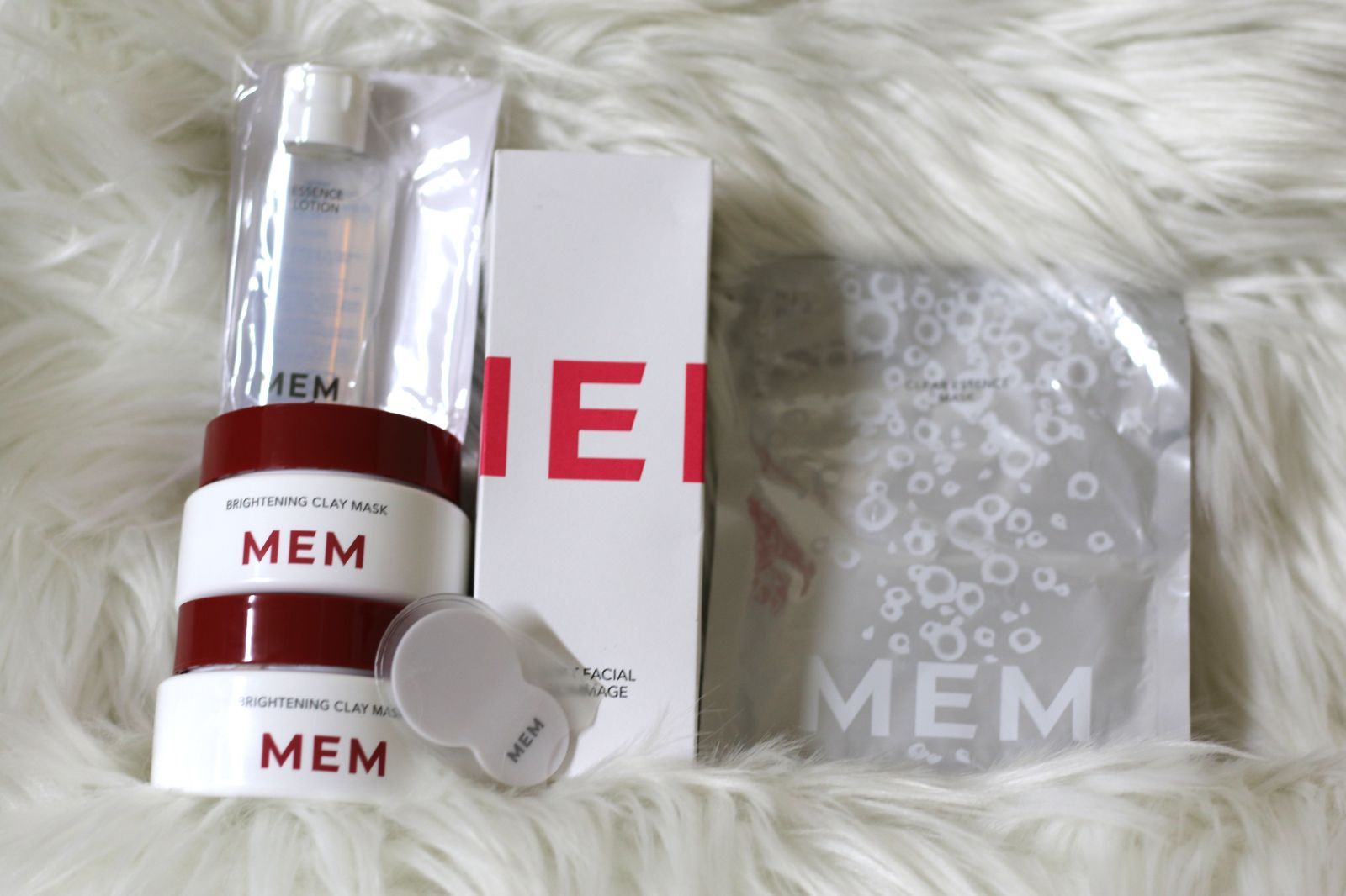 MEMソフトフェイシャルゴマージュ内容量80 g 1箱 ミネラルマスク内容量100 g中 約6割程 約4割程 残っています エッセンスローション内容量30 ml 1本 エッセンスマスク内容量 24 5箱セット