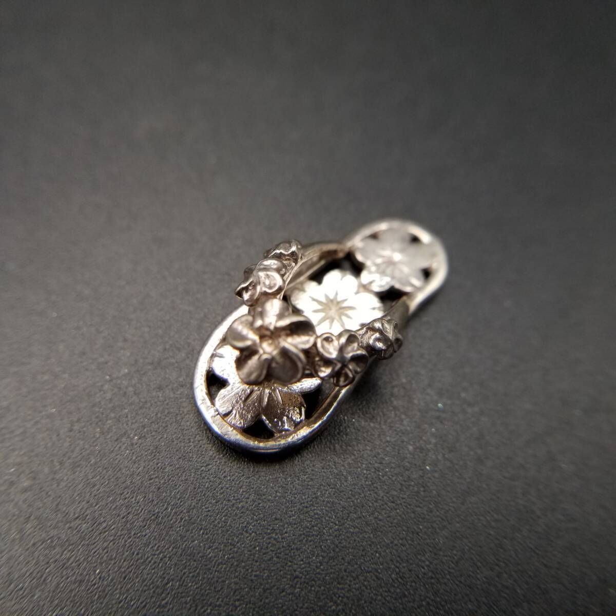 TROLLBEADS(トロールビーズ) ペンダントトップ - シルバー ビーチサンダル ビーズ＆ペンダント – トロールビーズ トロールビーズ  ペンダント シルバー　ビーチサンダル　ペンダントヘッド