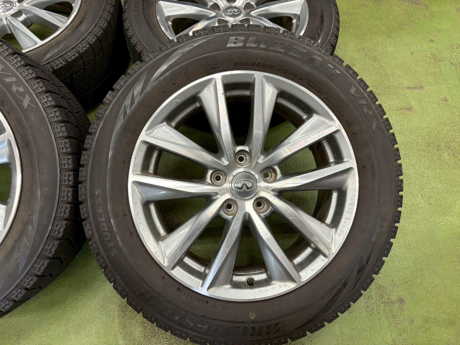 256-7-1 V37 スカイライン純正 ホイール タイヤセット スタッドレス