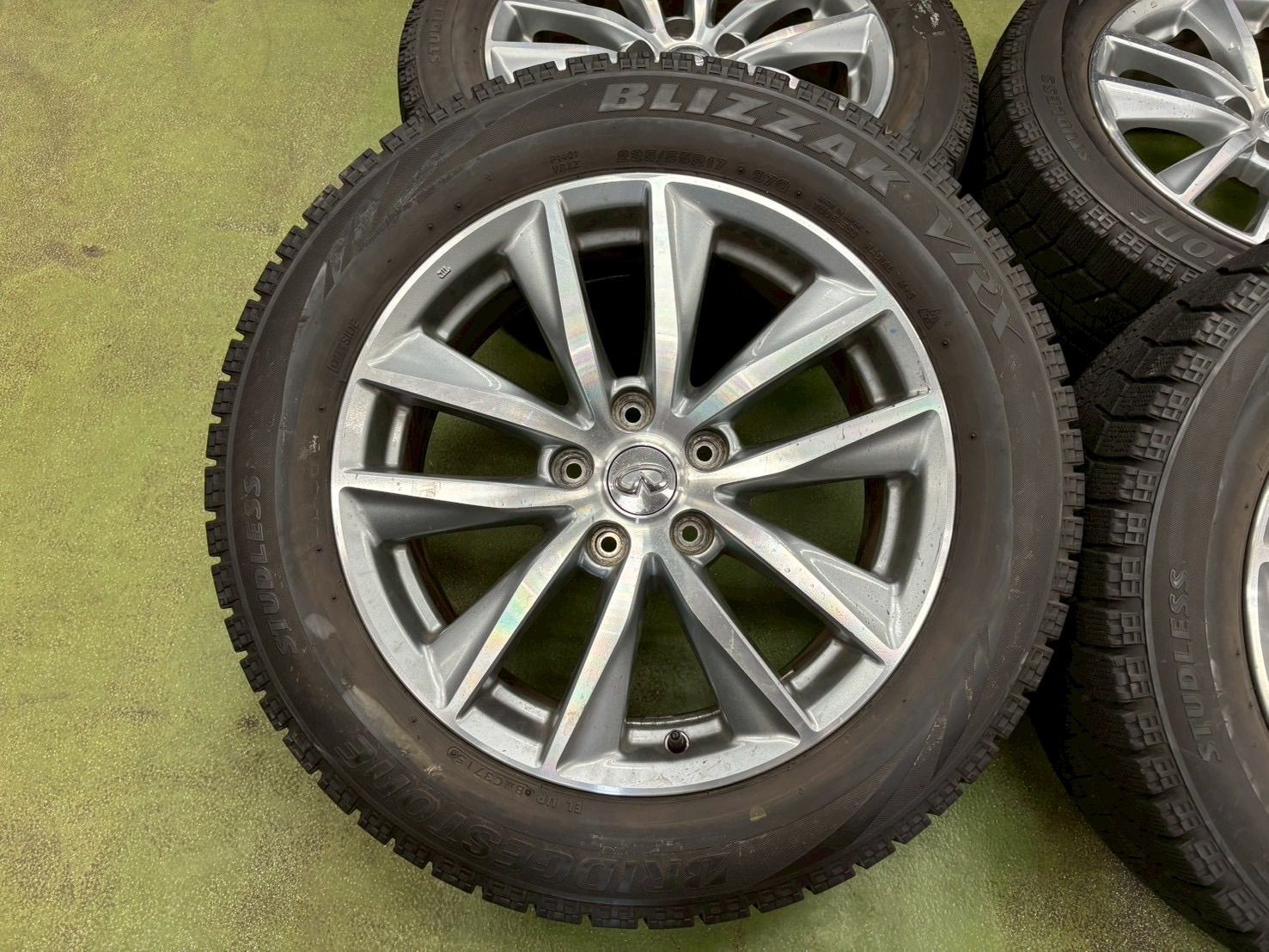 256-7-1 V37 スカイライン純正 ホイール タイヤセット スタッドレス