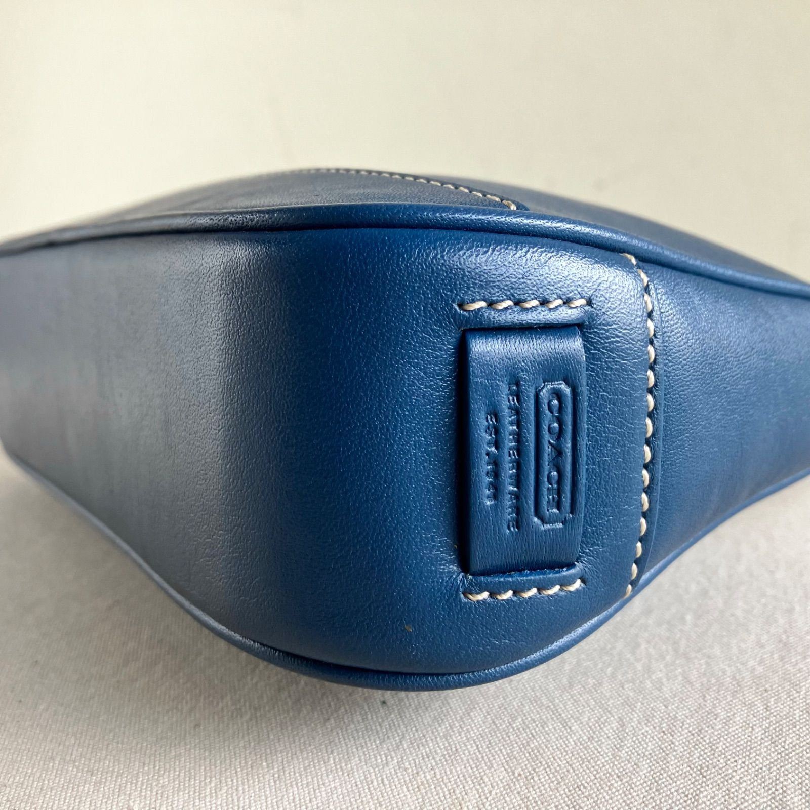 Vintage y2k Coach Hamptons Demi Baguette Shoulder Bag Blue Leather 