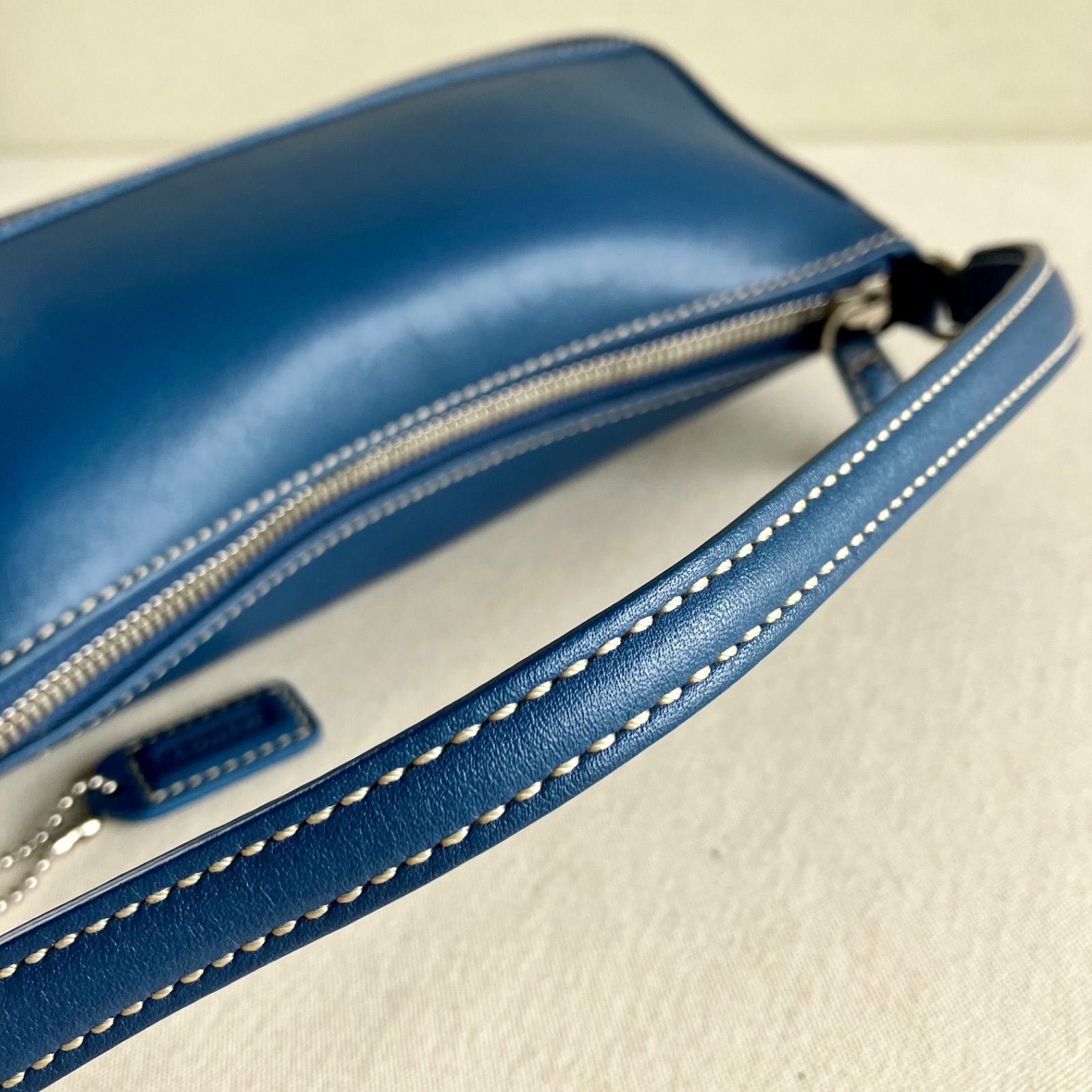 Vintage y2k Coach Hamptons Demi Baguette Shoulder Bag Blue Leather 
