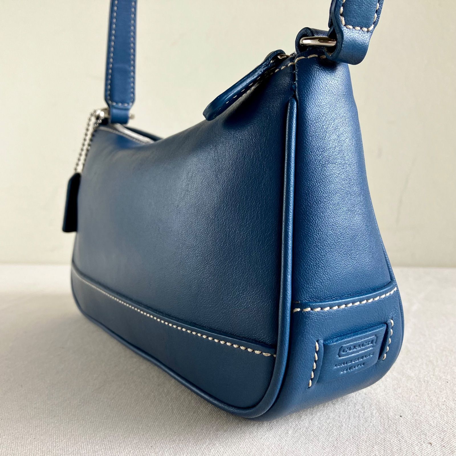 バッグ Coach Baguette Hampton Semi Demi Bag Y2K Vintage y2k Coach Hamptons Demi Baguette Shoulder Bag Blue Leather
