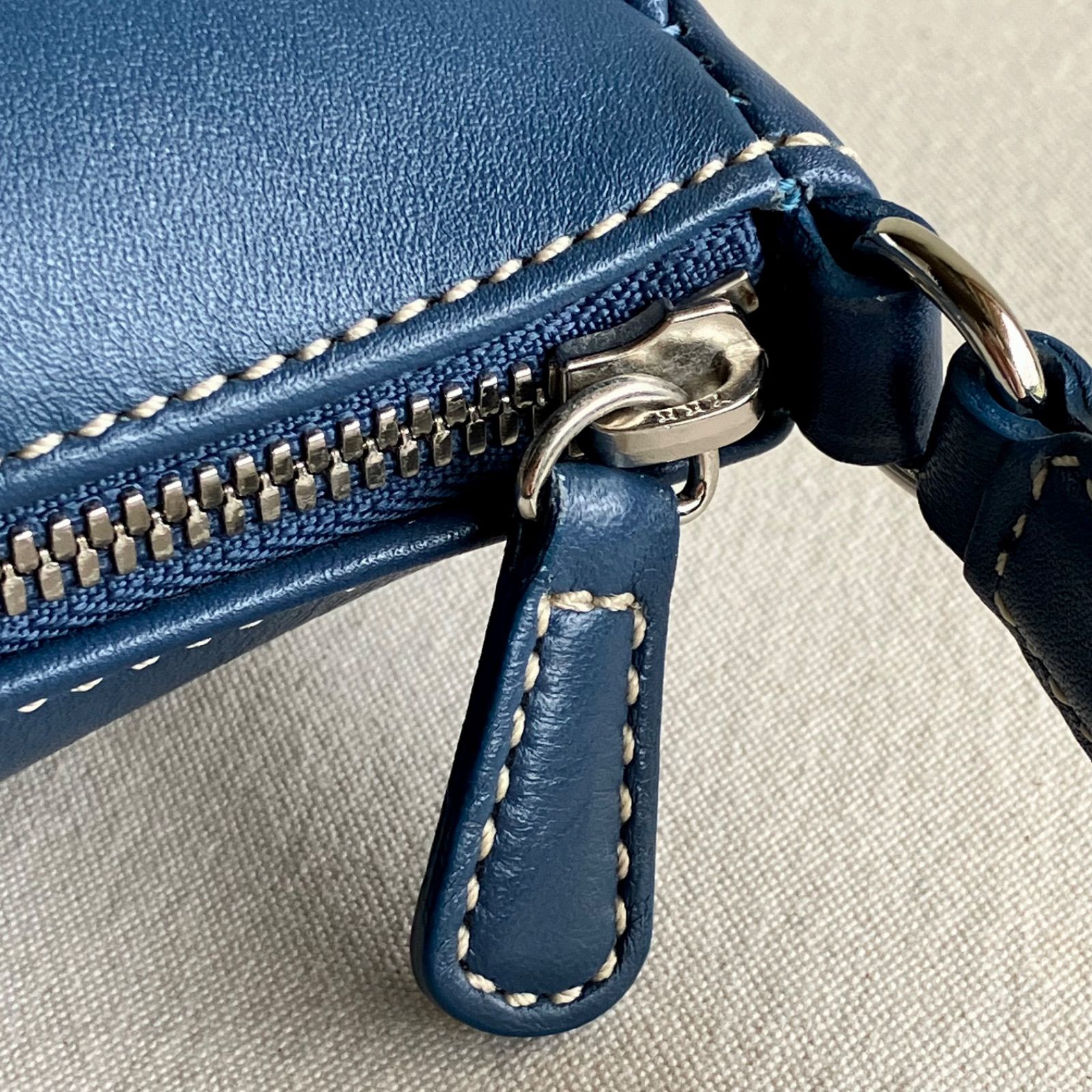 Vintage y2k Coach Hamptons Demi Baguette Shoulder Bag Blue Leather 