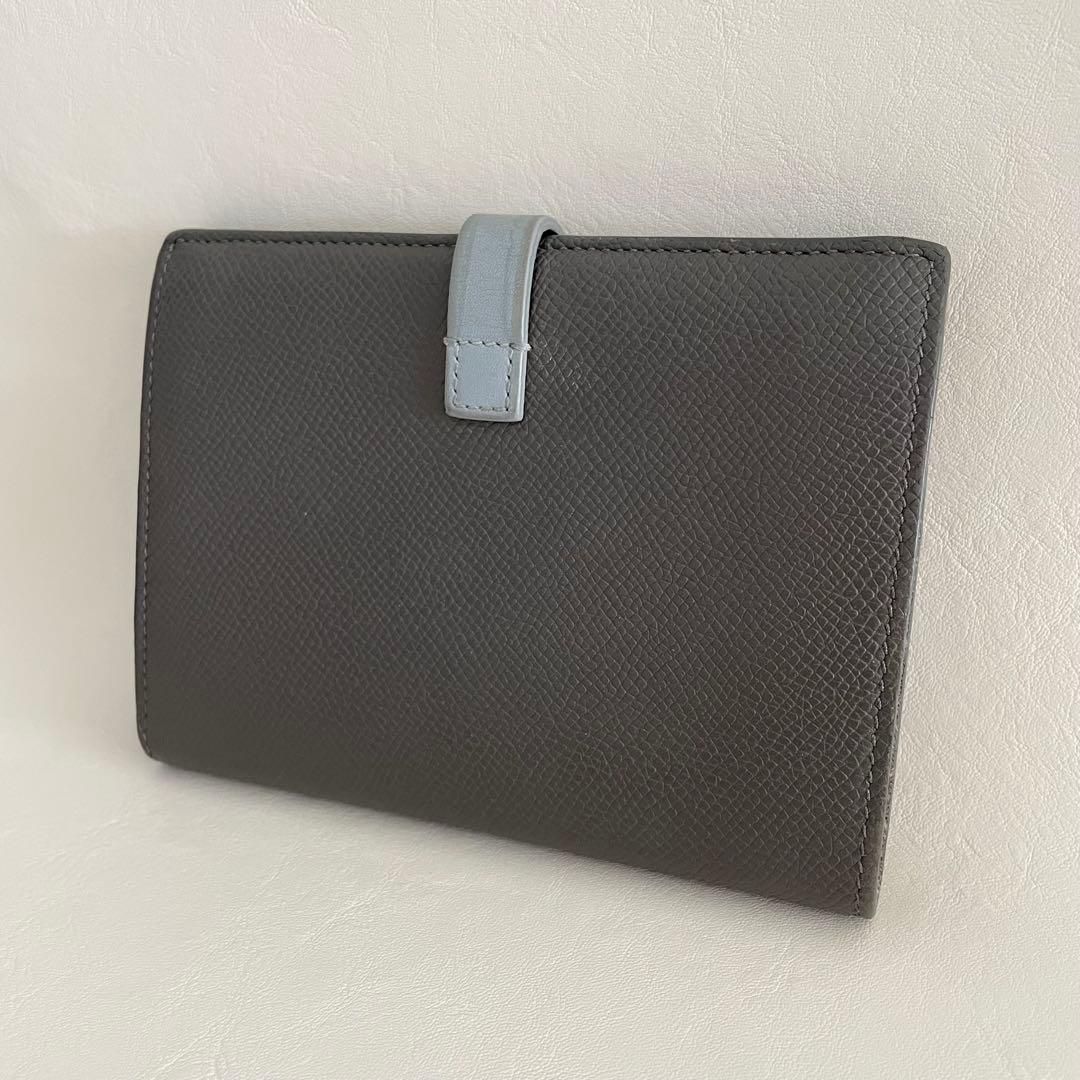 セリーヌ 二つ折り財布 ミディアムウォレット ストラップ グレー バイ