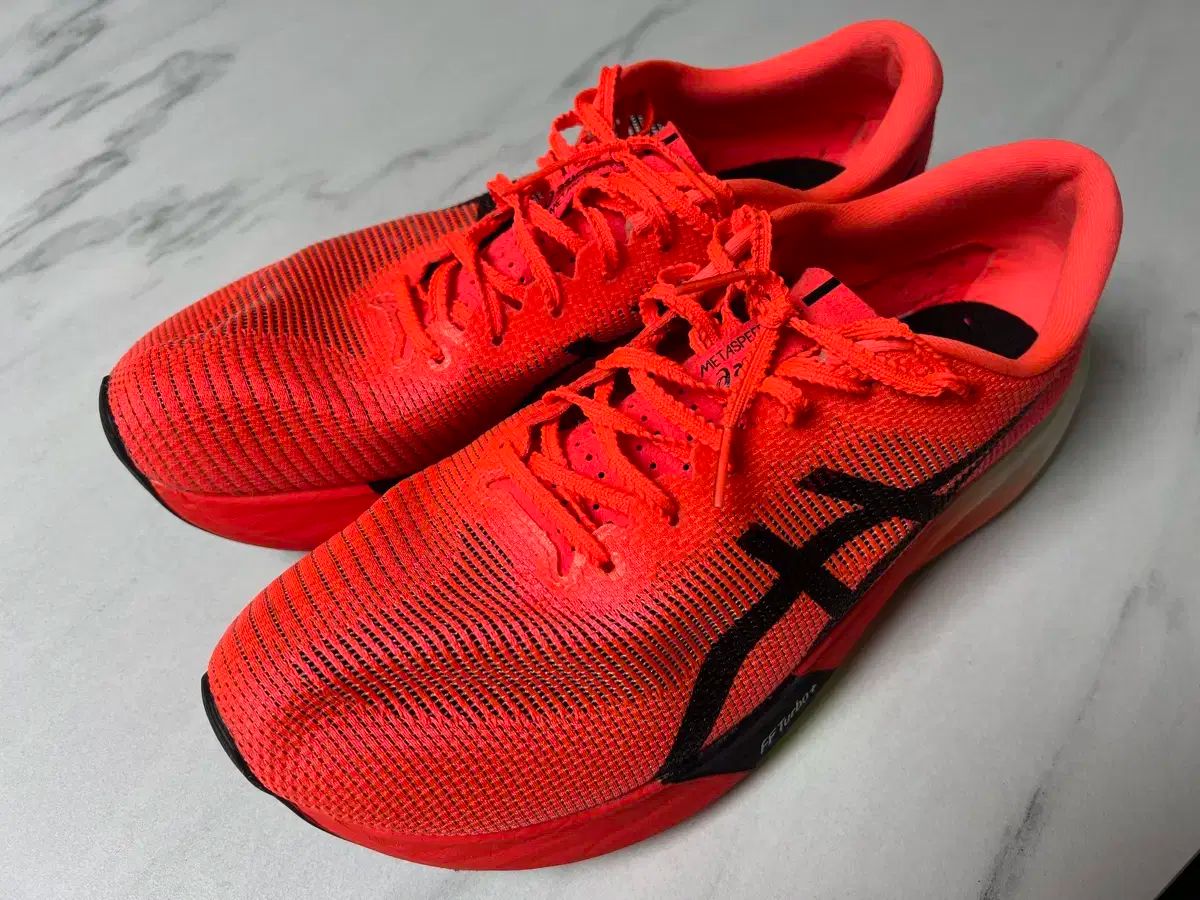 アシックス メタスピード パリ エッジ 275