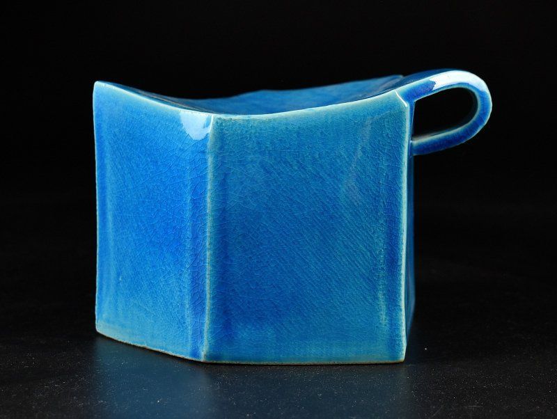 蔵A5003f】現代陶芸 中田明守 青釉 オブジェ 置物 九谷焼伝統工芸士