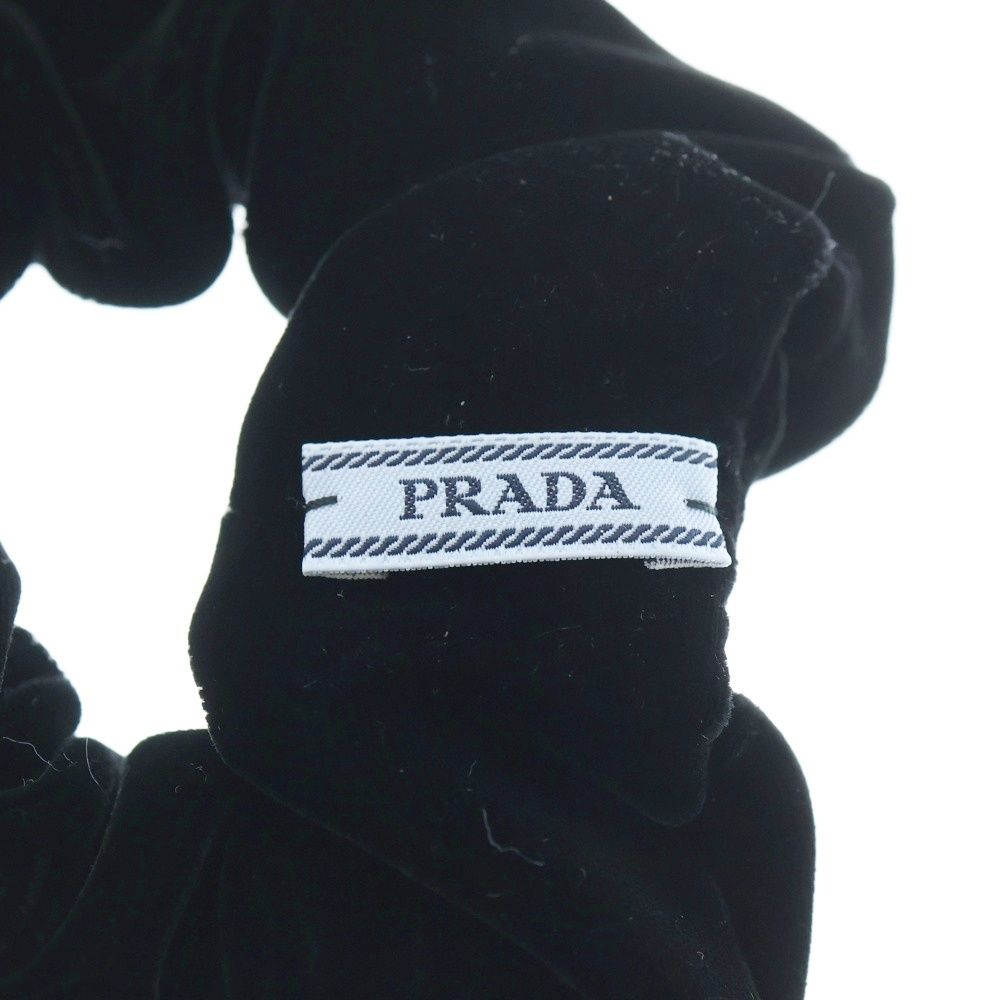 PRADA (プラダ) シュシュ トライアングルロゴ ブラック×ゴールド