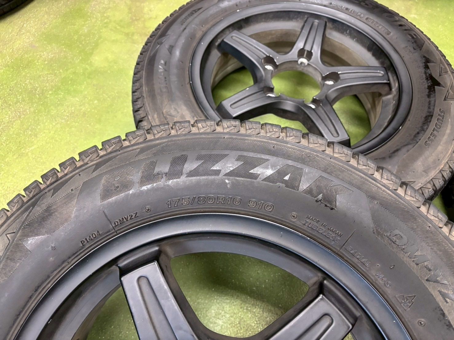 257-216-07 バリ溝 美品 ジムニー スタッドレス タイヤホイール 4本