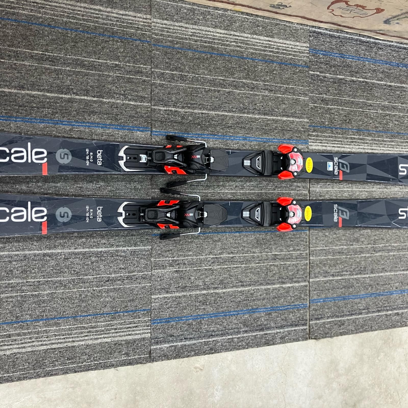 カービングスキー STOCKLI ブラック×レッド