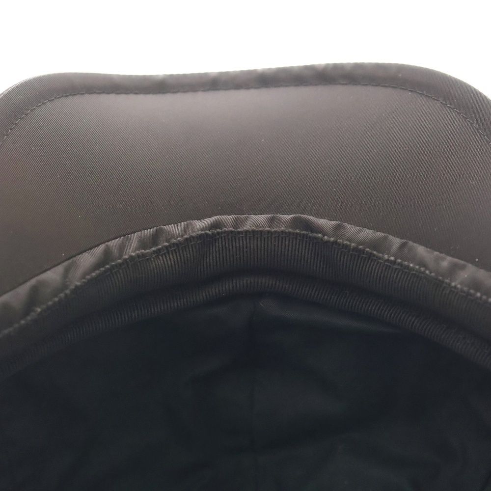 PRADA (プラダ) Re Nylon 三角ロゴプレートレザーキャスケットキャップ