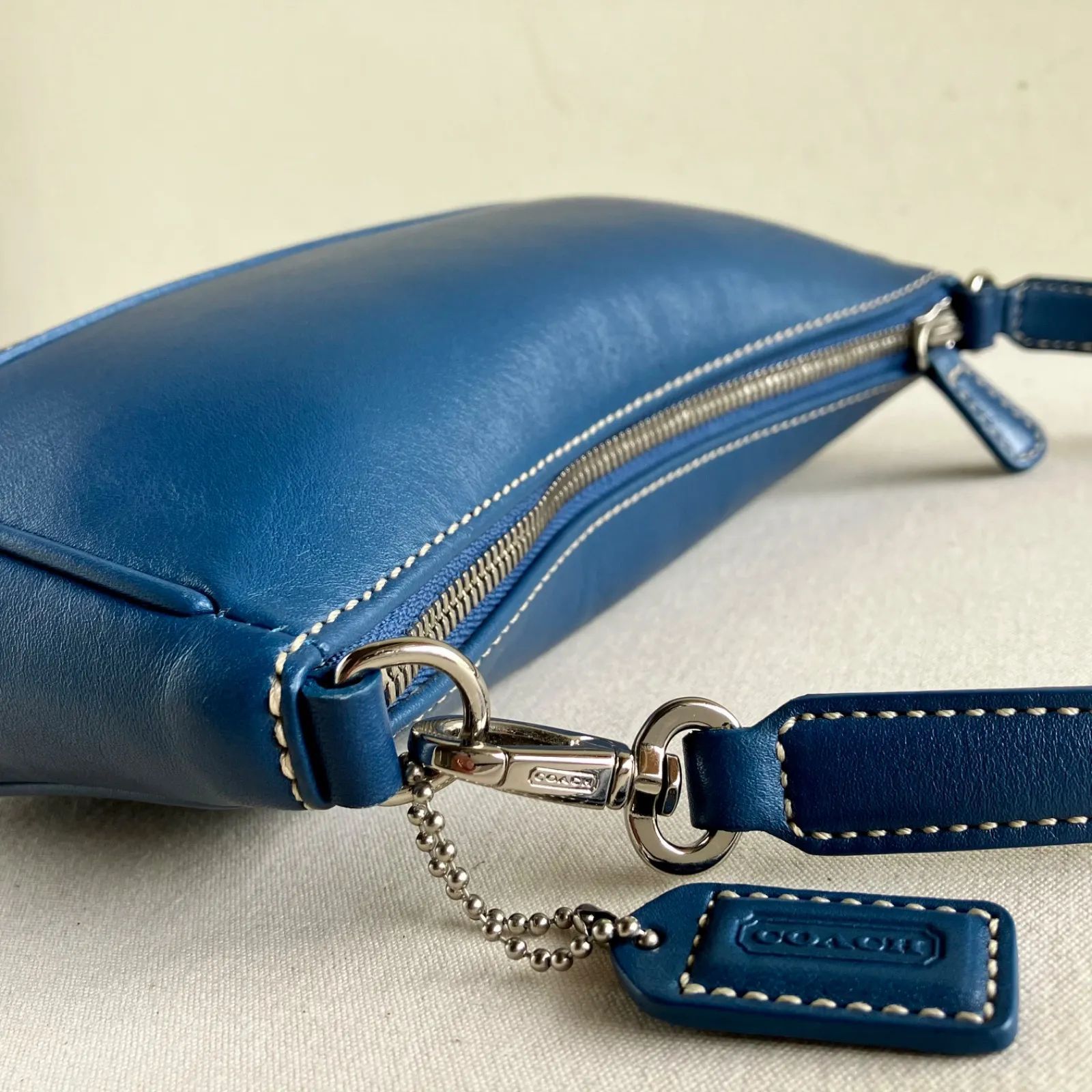 Vintage y2k Coach Hamptons Demi Baguette Shoulder Bag Blue Leather 