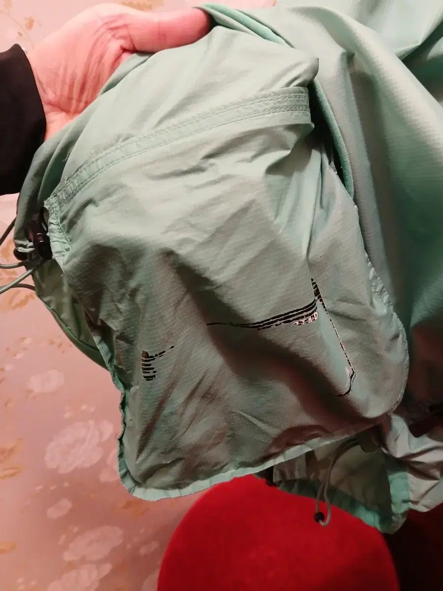 ウィンドブレーカー フード