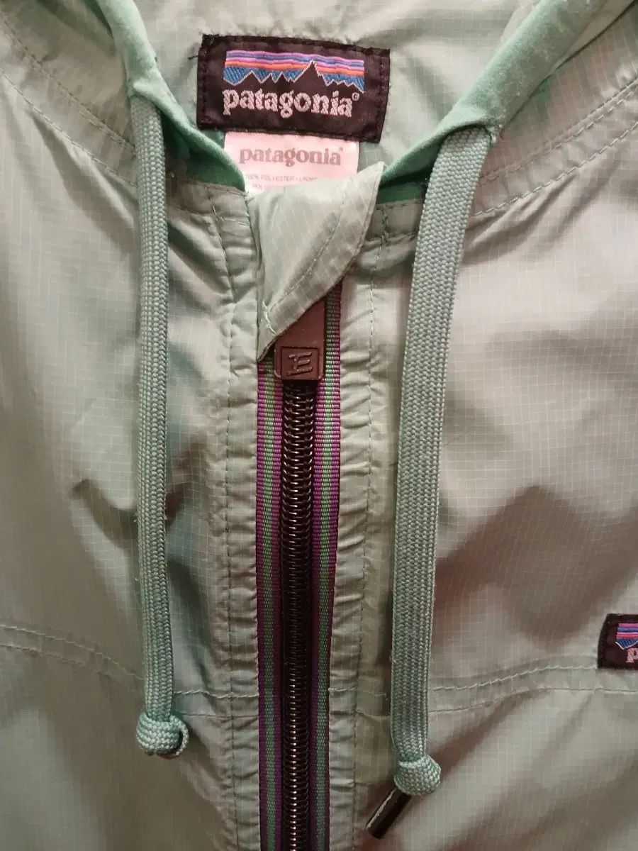 ウィンドブレーカー フード