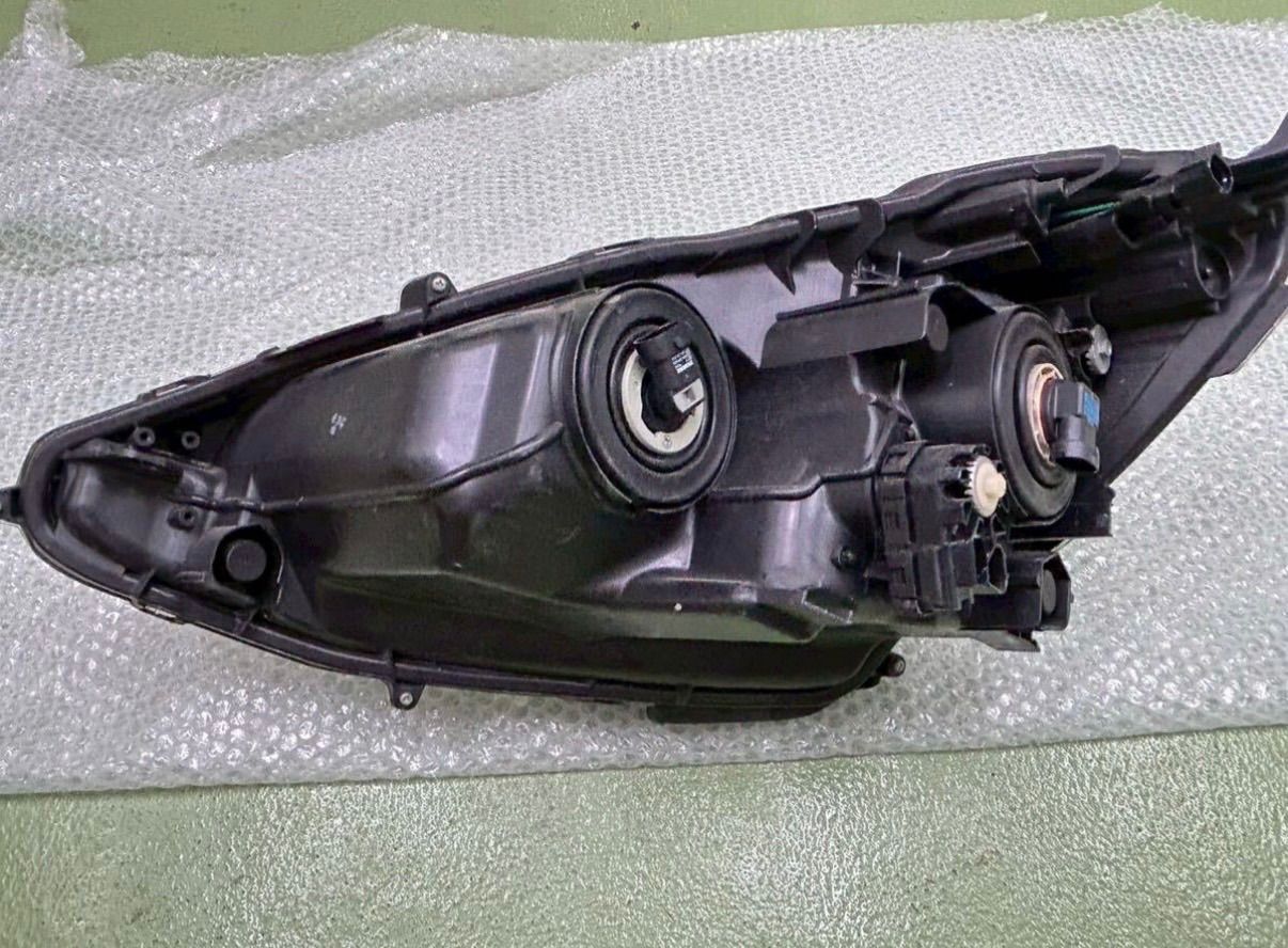 アクアNHP10ヘッドランプassy右 アクア NHP10 右ヘッドランプAssy 中古