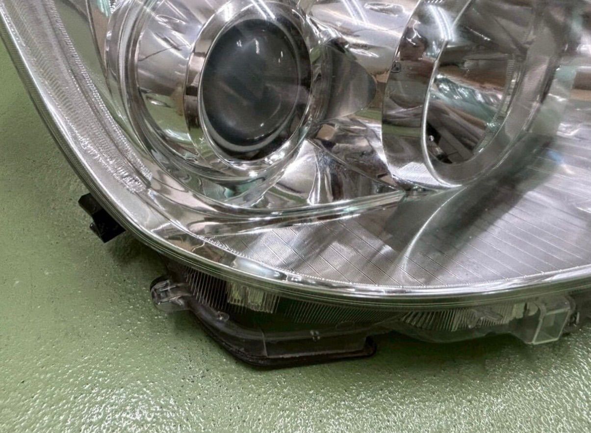 2510-95 トヨタ アクア 前期 NHP10 右 ヘッドライト ヘッドランプ