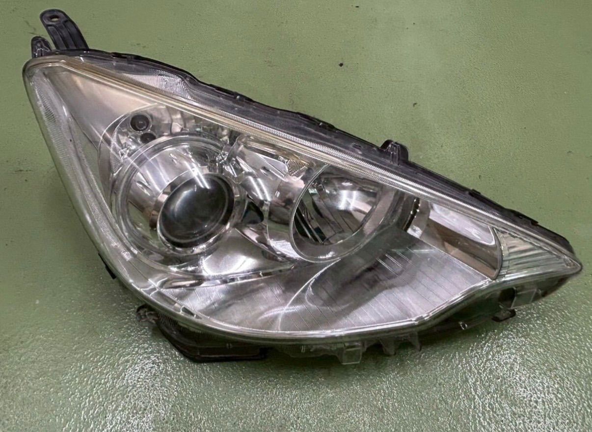 2510-95 トヨタ アクア 前期 NHP10 右 ヘッドライト ヘッドランプ