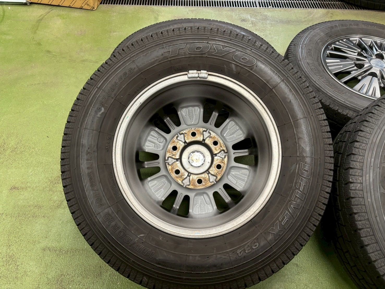  258 62 2 ニッサン NV 350 オーテック ライダー スタッドレス 195 80 R 15 トーヨータイヤ 15インチ 5 J 139 7 6 H 45 ホイール 戻し 15インチ タイヤ ホイールセット