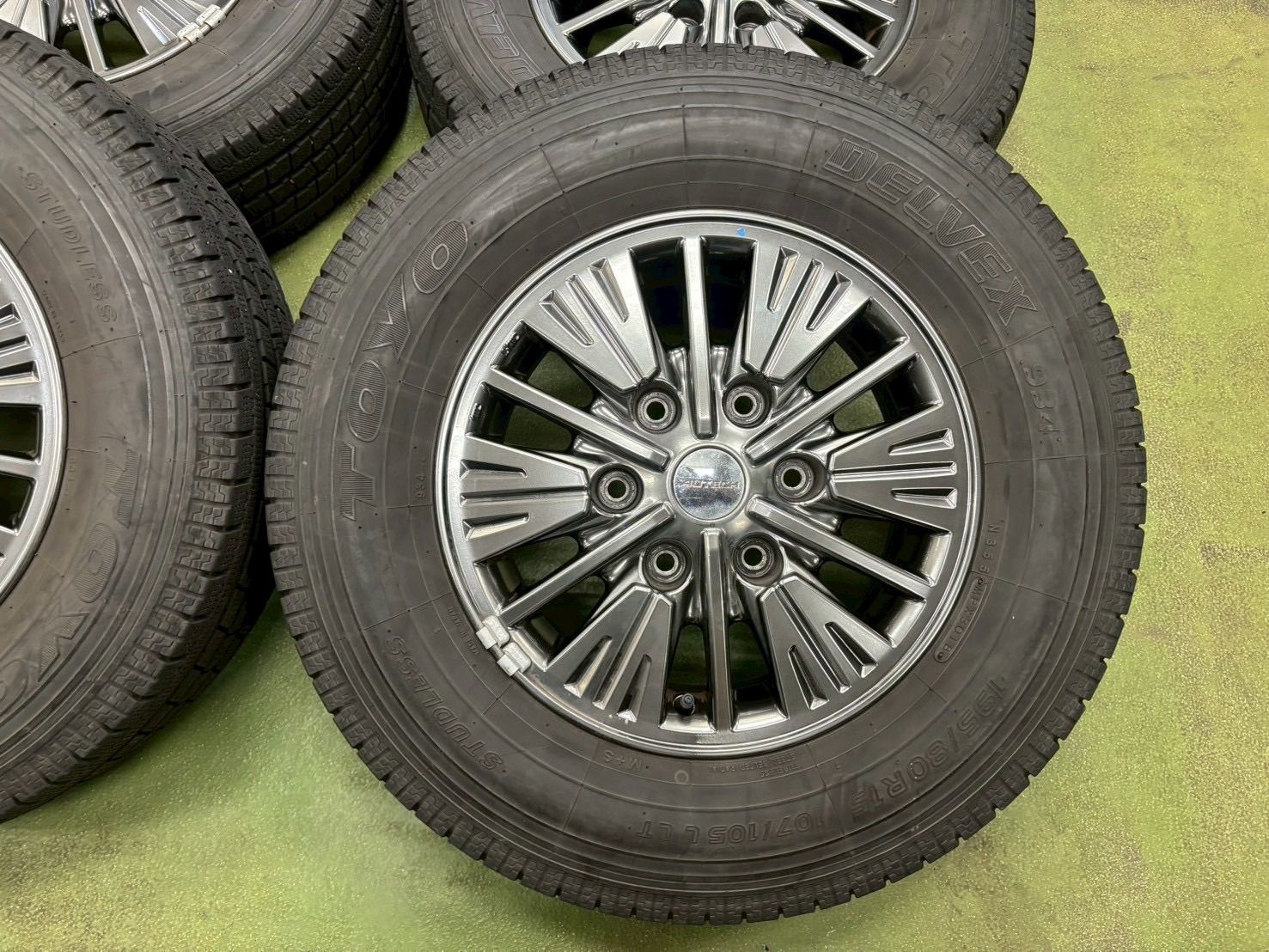 258 62 2 ニッサン NV 350 オーテック ライダー スタッドレス 195 80 R 15 トーヨータイヤ 15インチ 5 J 139 7 6 H 45 ホイール 戻し