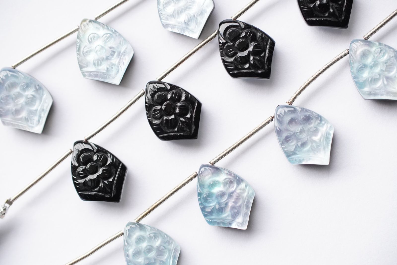 専用❣️グリーンオニキス×マザオパ×水晶のカービング＆オパールのピアス　14kgf 専用❣️グリーンオニキス×マザオパ×水晶のカービング＆オパールの