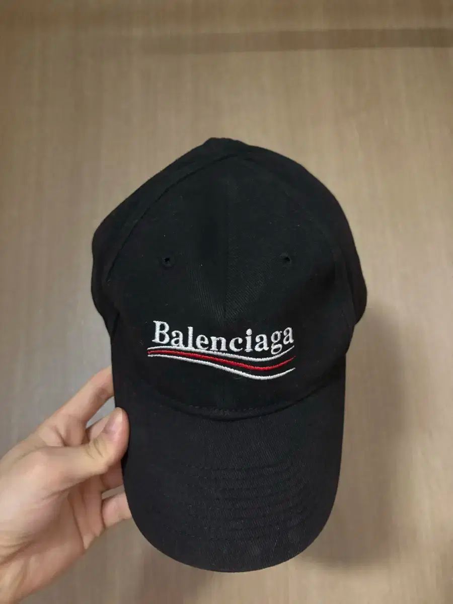バレンシアガ ウェーブロゴ ベースボールキャップ L