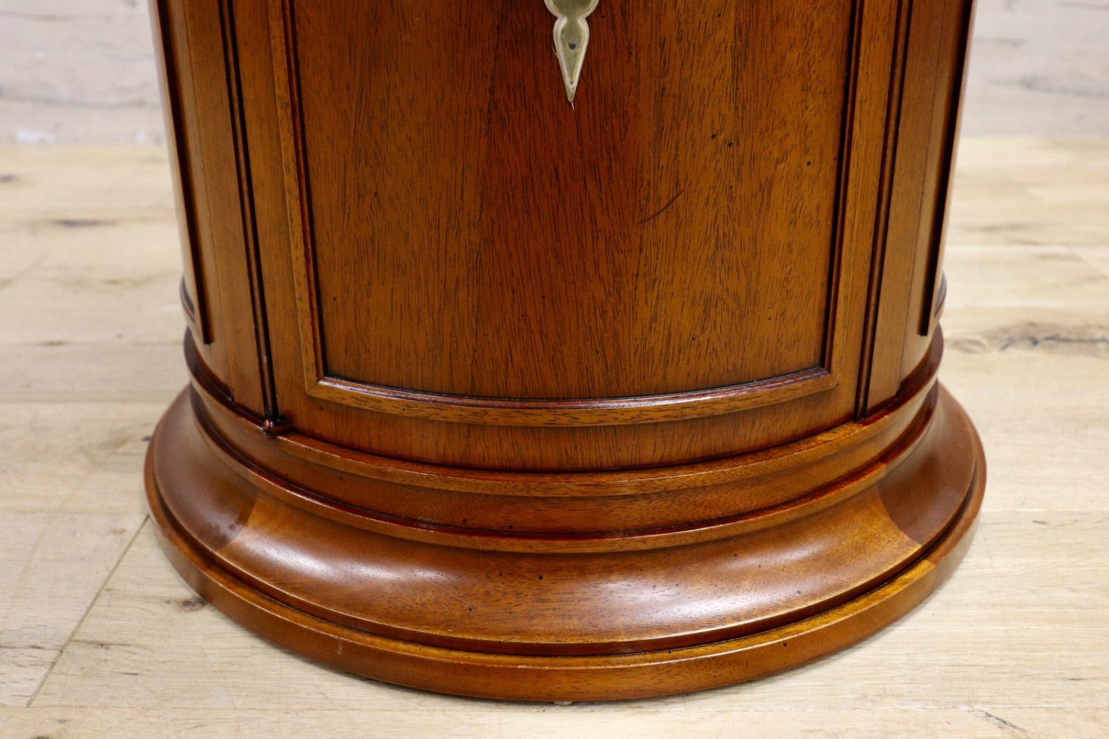 DREXEL HERITAG　ドレクセルヘリテイジ　トライユン　ドラムテーブル DREXEL HERITAGE ドレクセルヘリテイジトライユンガラストップ