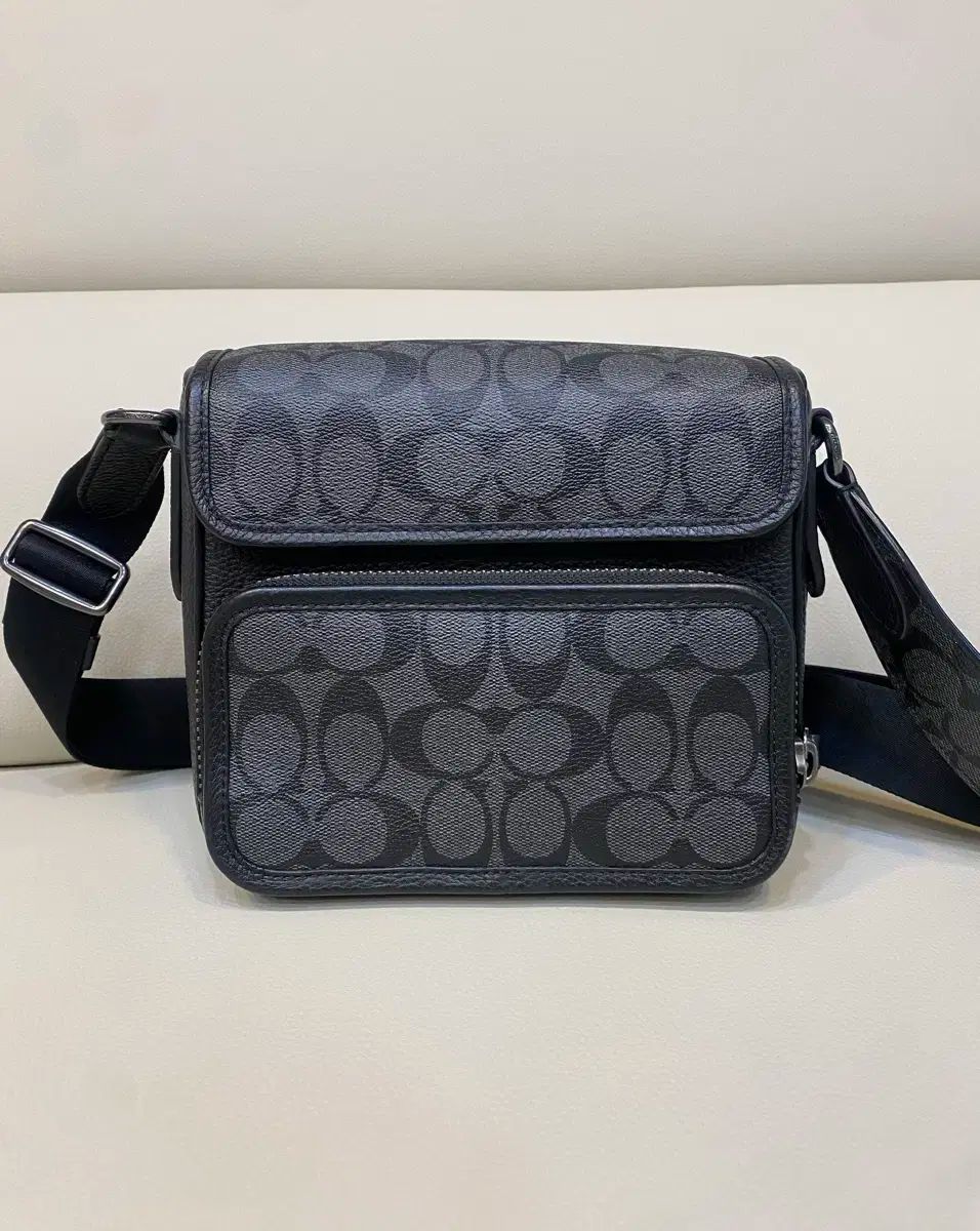 コーチ メンズ ソルリバン フラップ クロスボディーバッグ