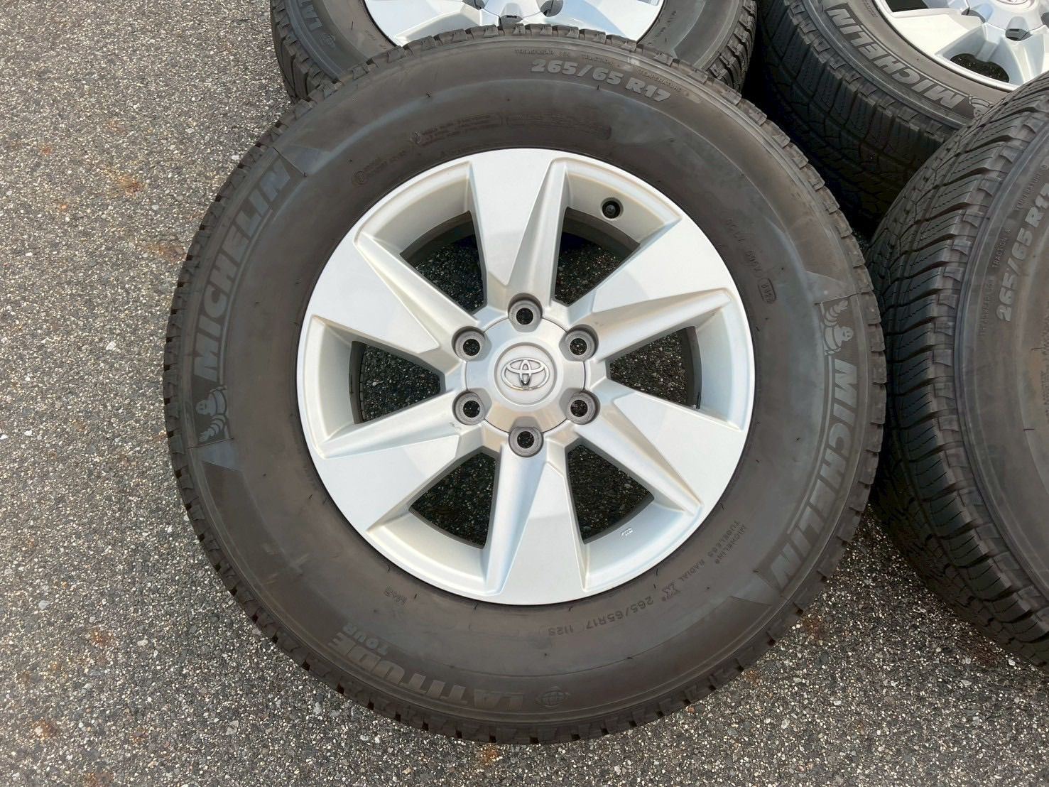 258 223 09 使用少 プラド 150 後期 ホイール トヨタ PCD 139 7 6 H 17 5 J 25 265 65 R 製 ミシュラン ラジアルタイヤ 夏タイヤ ノーマルタイヤ 戻し 流用