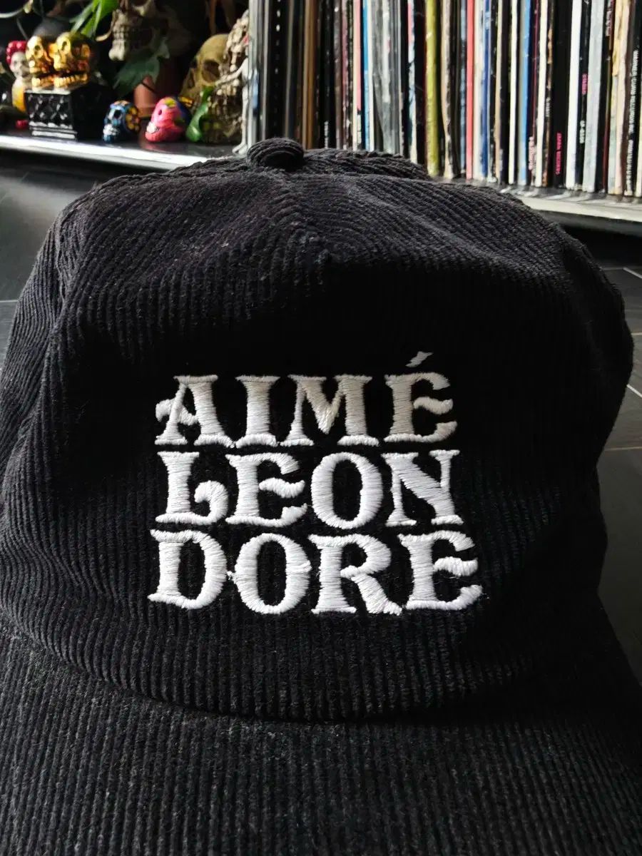 エメ レオン ドレ コーデュロイ ベースボールキャップ ブラック