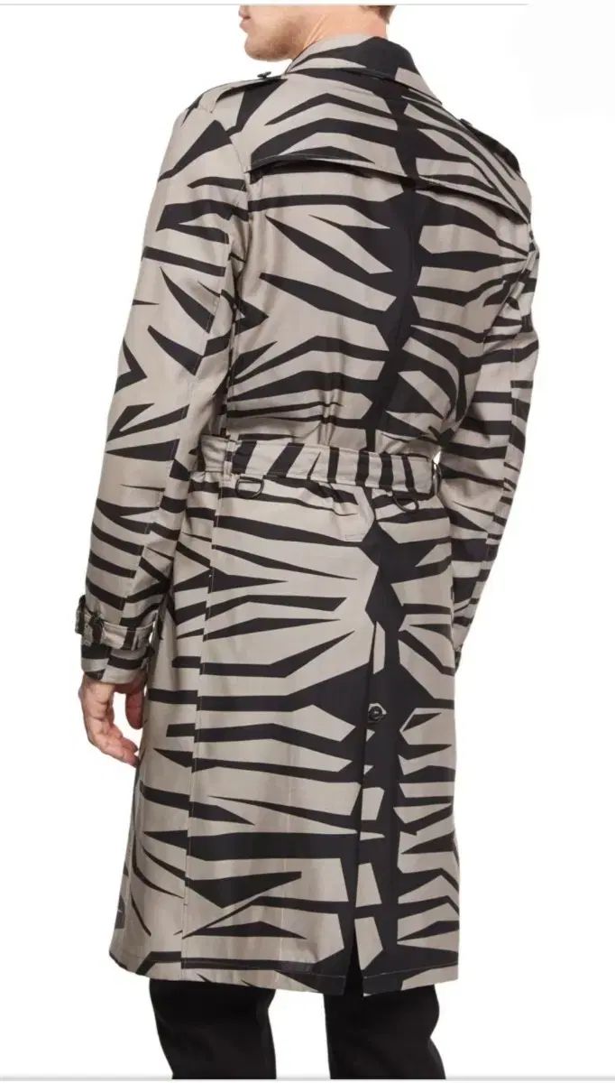 ゼブラ トレンチコート