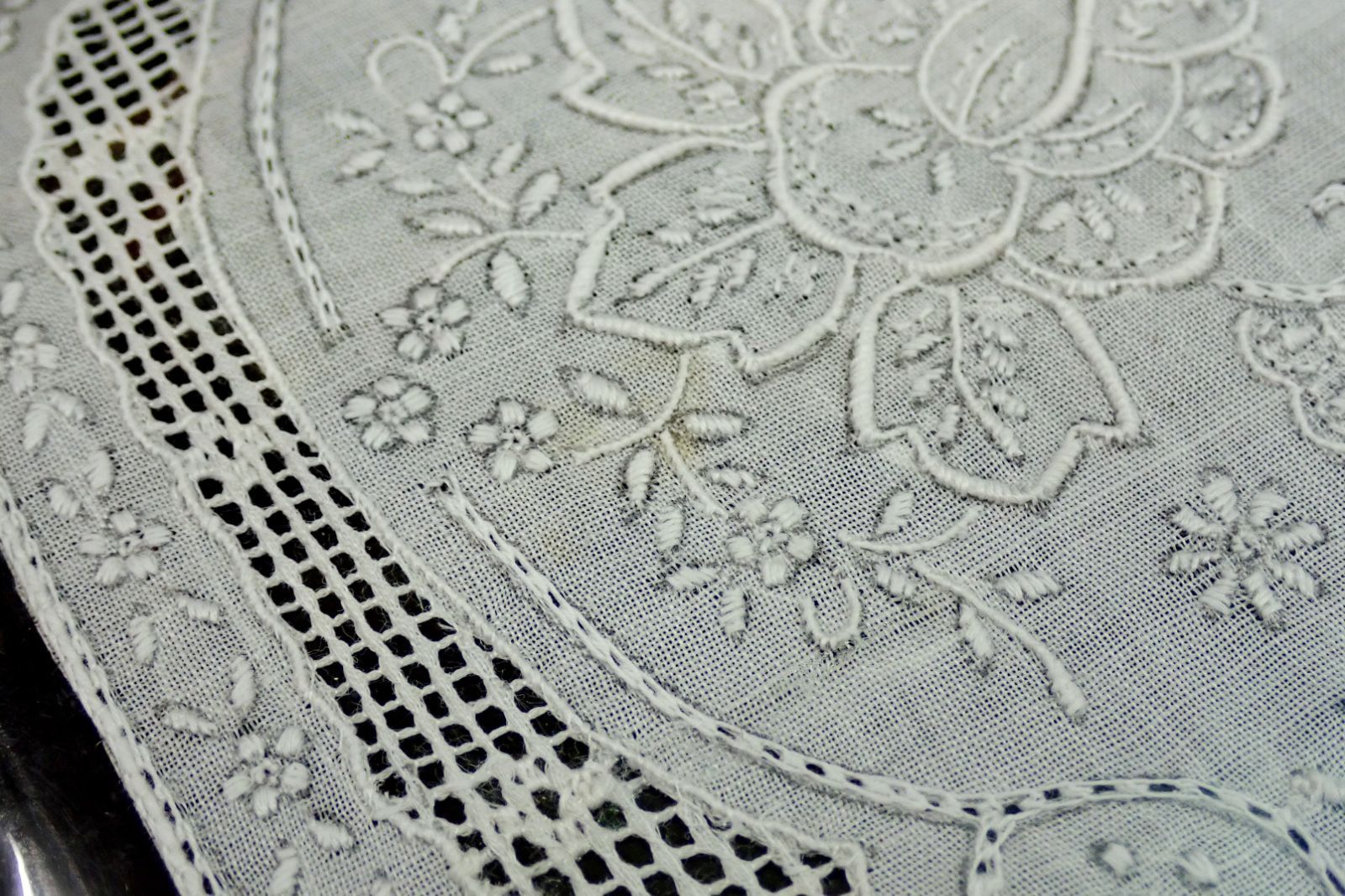 △16 汕頭/スワトウ 刺繍 ハンカチ(約29.5*29.5cm)△SWATOW/花柄/細密