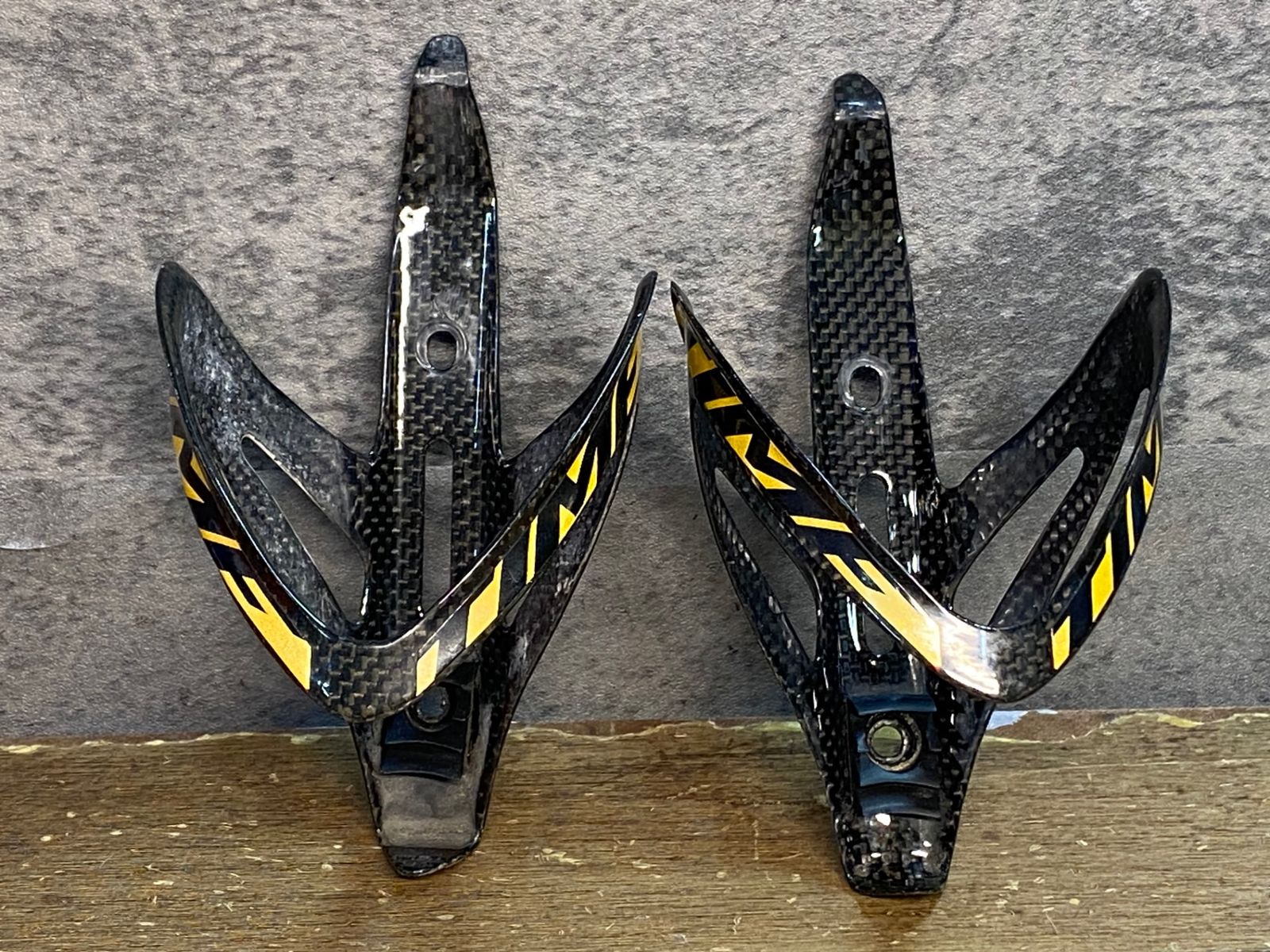 JP 666 タイム TIME カーボンボトルケージ VIP ペア