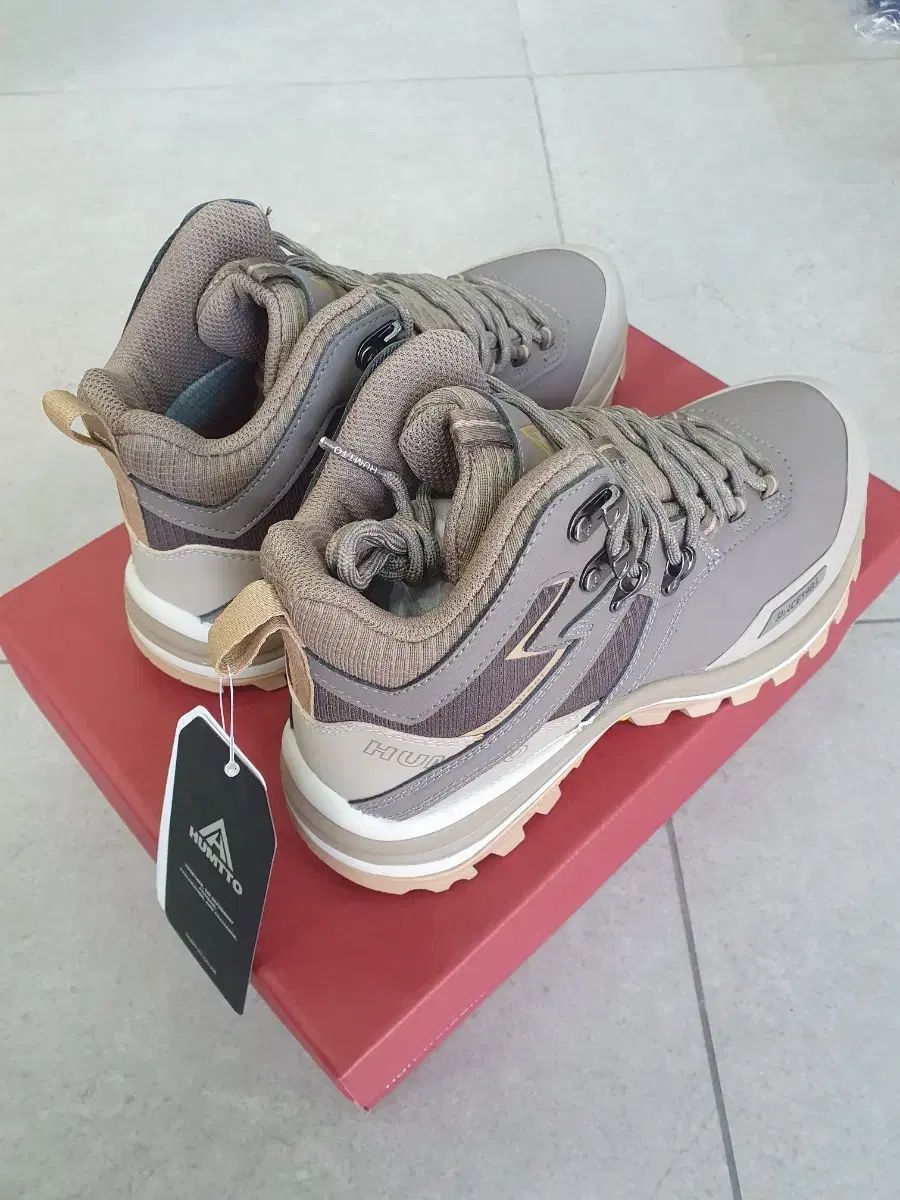 レディース トレッキングシューズ