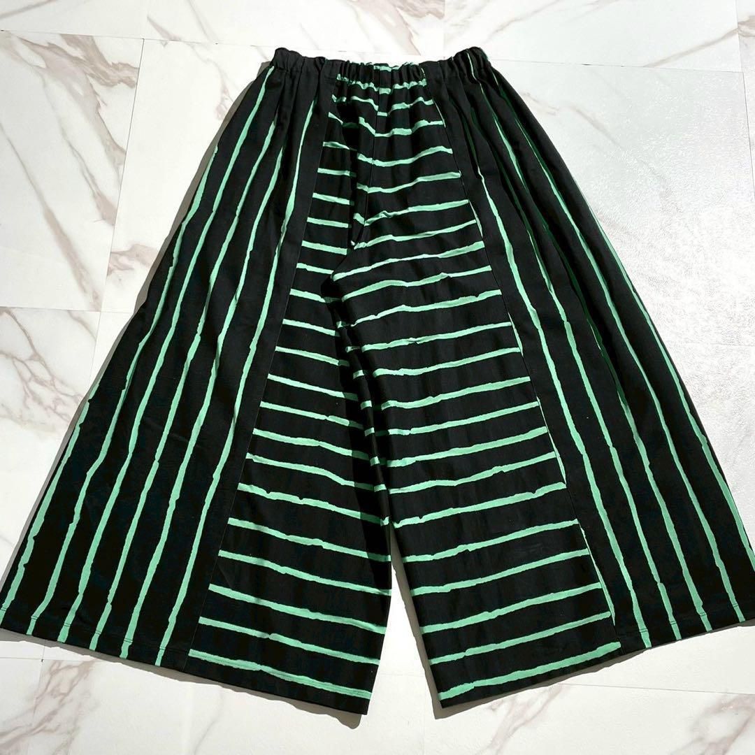 ISSEY MIYAKE イッセイミヤケ 2021 SS 2021年春夏コレクション ボーダー ストライプ グリーン ブラック 太ワイドパンツ フルレングスパンツ ウエストゴム M〜Lサイズ相当 メンズ レディース 近年モデル