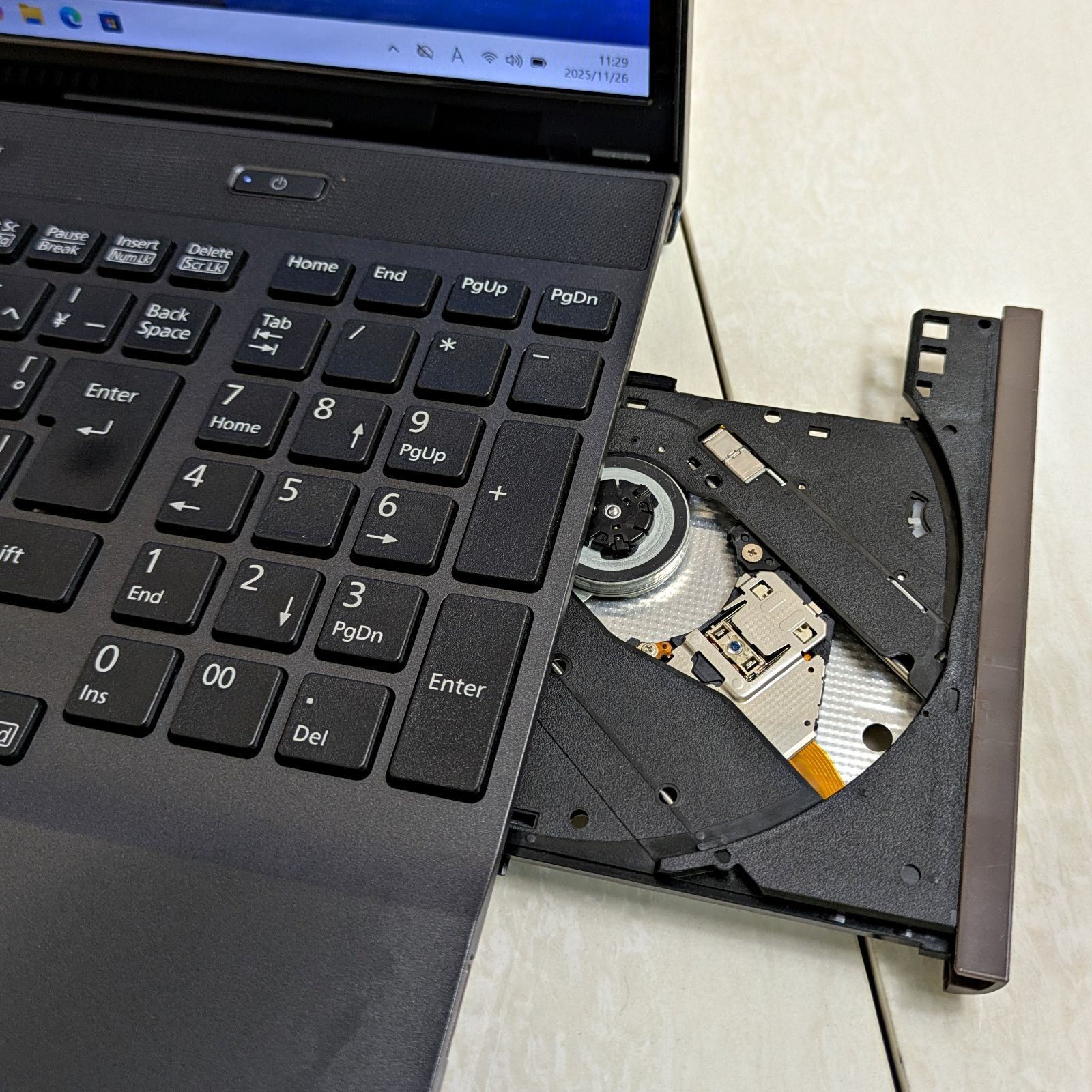 最新 オフィス付き☆SSD256/第7世代i3・初心者OK！Windows11ノート