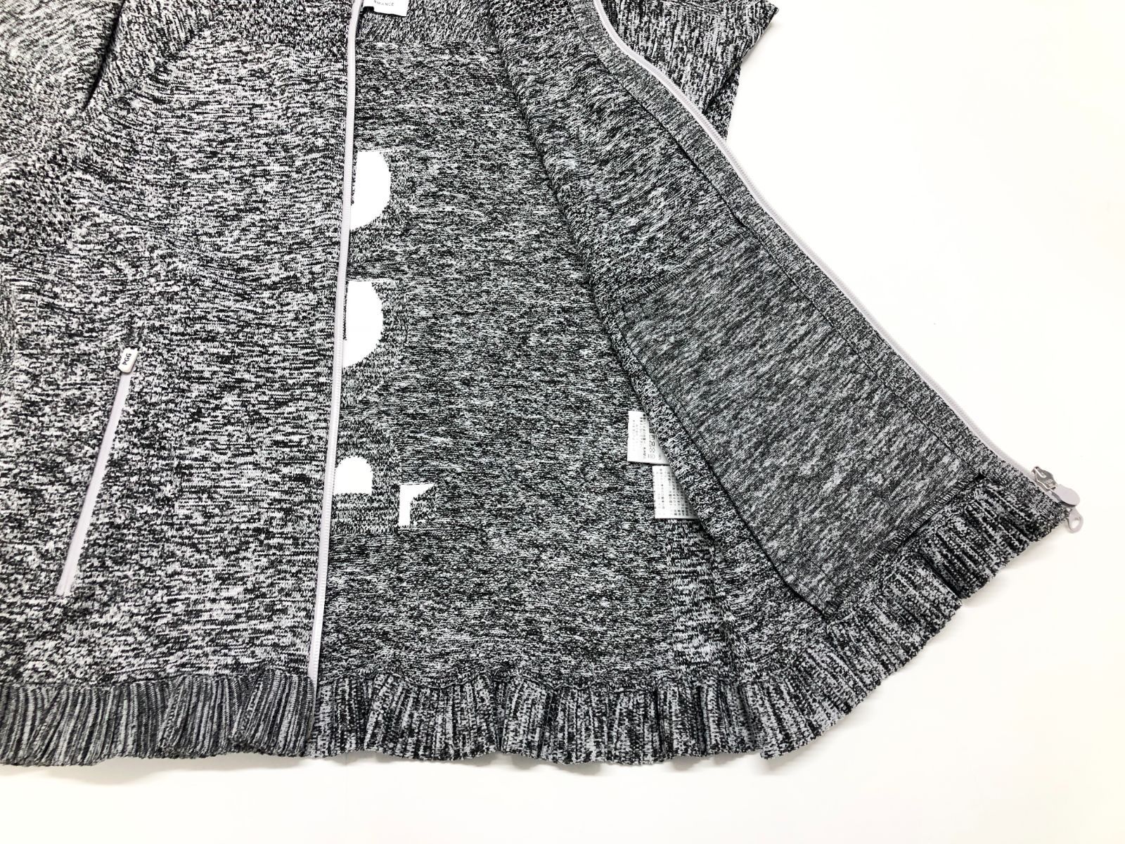 ジップアップパーカー