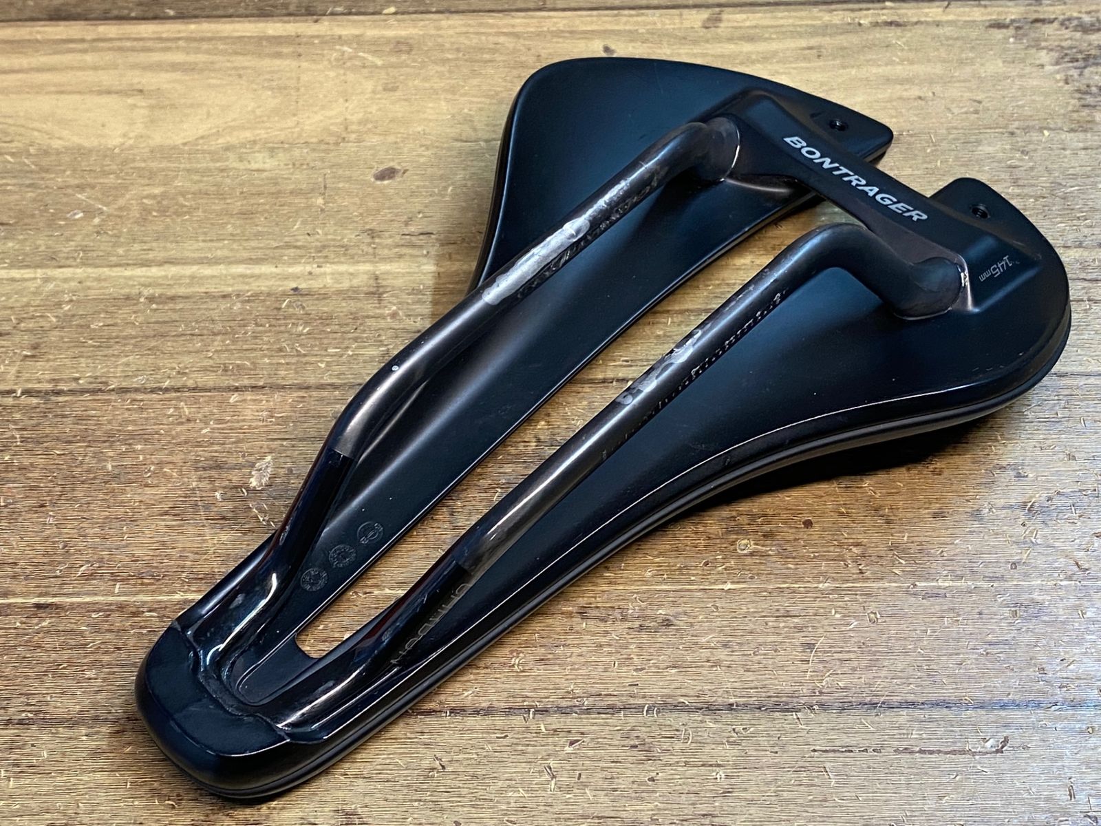 JO410 ボントレガー BONTRAGER AEOLUS PRO カーボンレール サドル