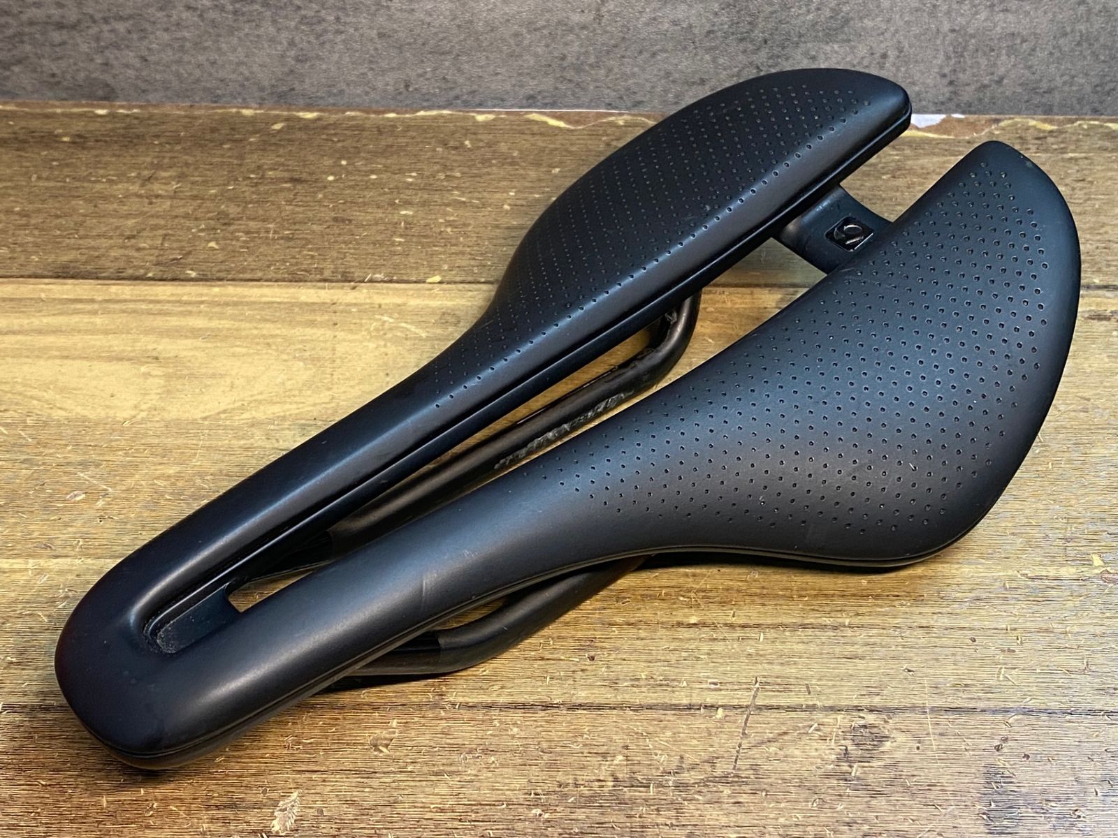 bontrager aeolus pro カーボン サドル 145mm JO410 ボントレガー BONTRAGER AEOLUS PRO カーボンレール サドル