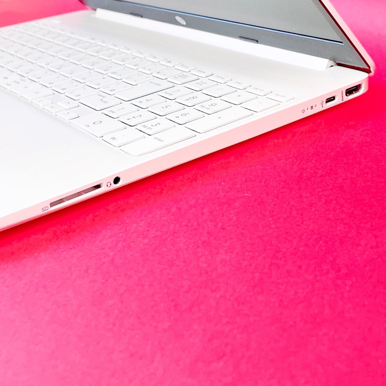 Windows11対応‼️売り切れ続出✨️可愛いホワイト 薄型ノートパソコン