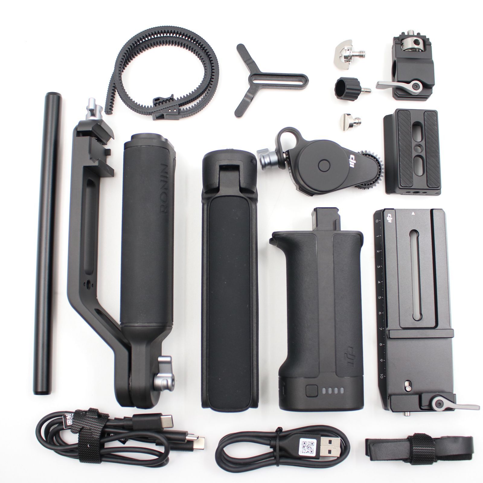 □新品同様□ DJI RS 3コンボ 3軸ジンバルスタビライザー - メルカリ