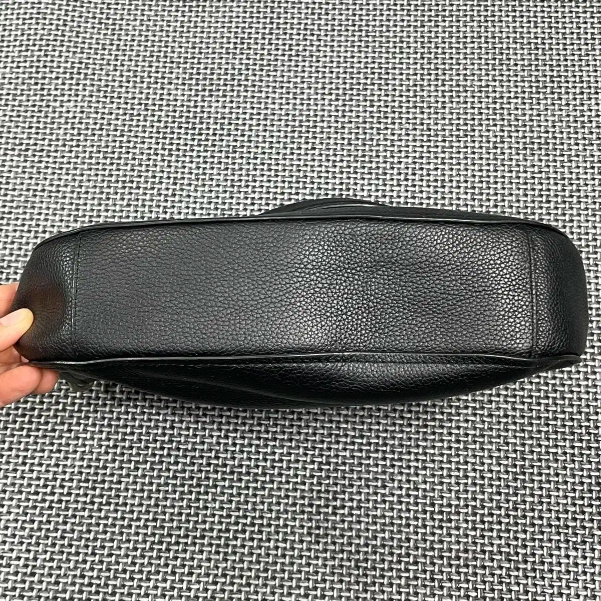 ペブル ショルダーバッグ