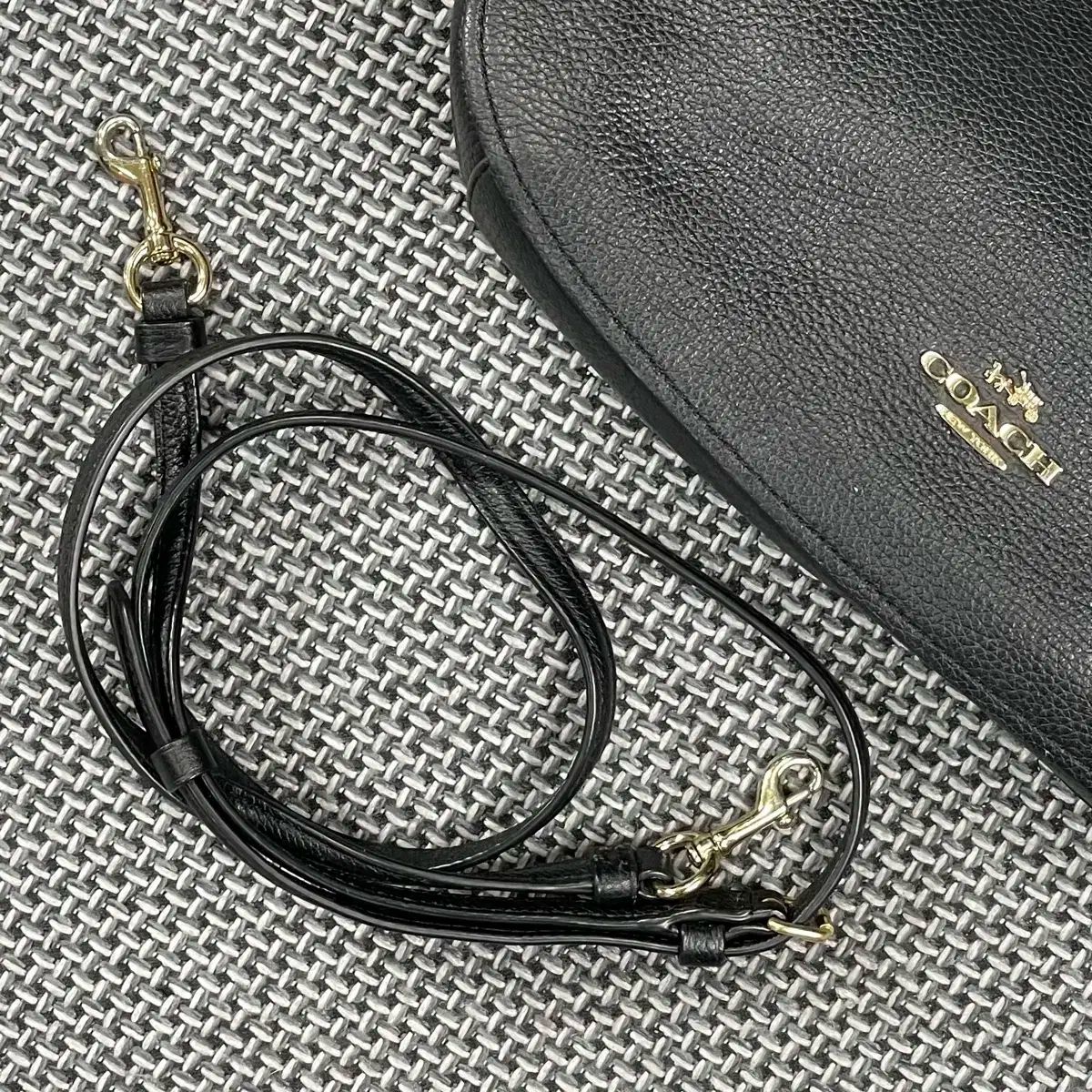 ペブル ショルダーバッグ