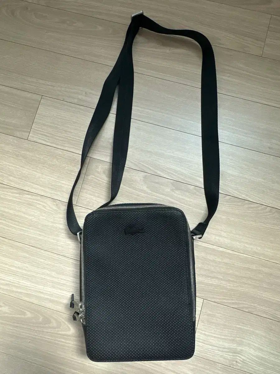 ラコステ シャンタコ クロスバック