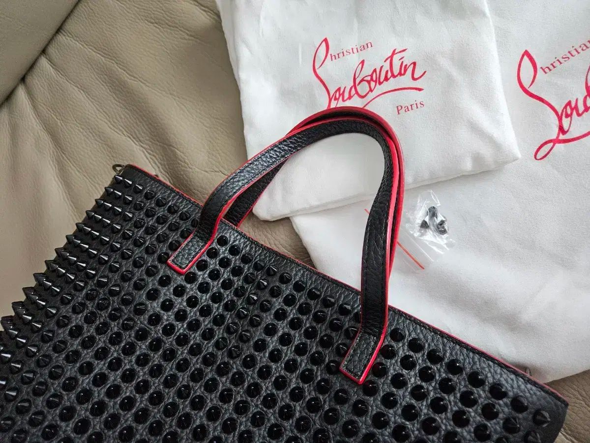 クリスチャン ルブタン スパイク ブラック トートバッグ + チェーン