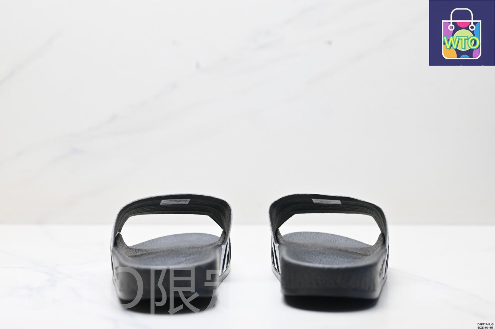 アディダス 運動向け快適ゴム底スリッパ