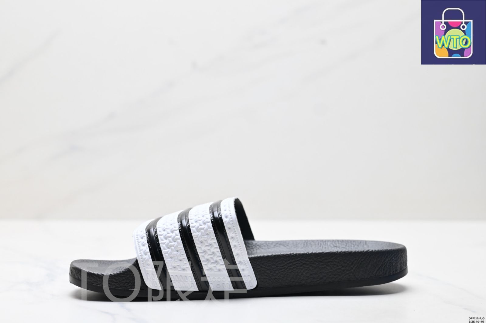 アディダス 運動向け快適ゴム底スリッパ